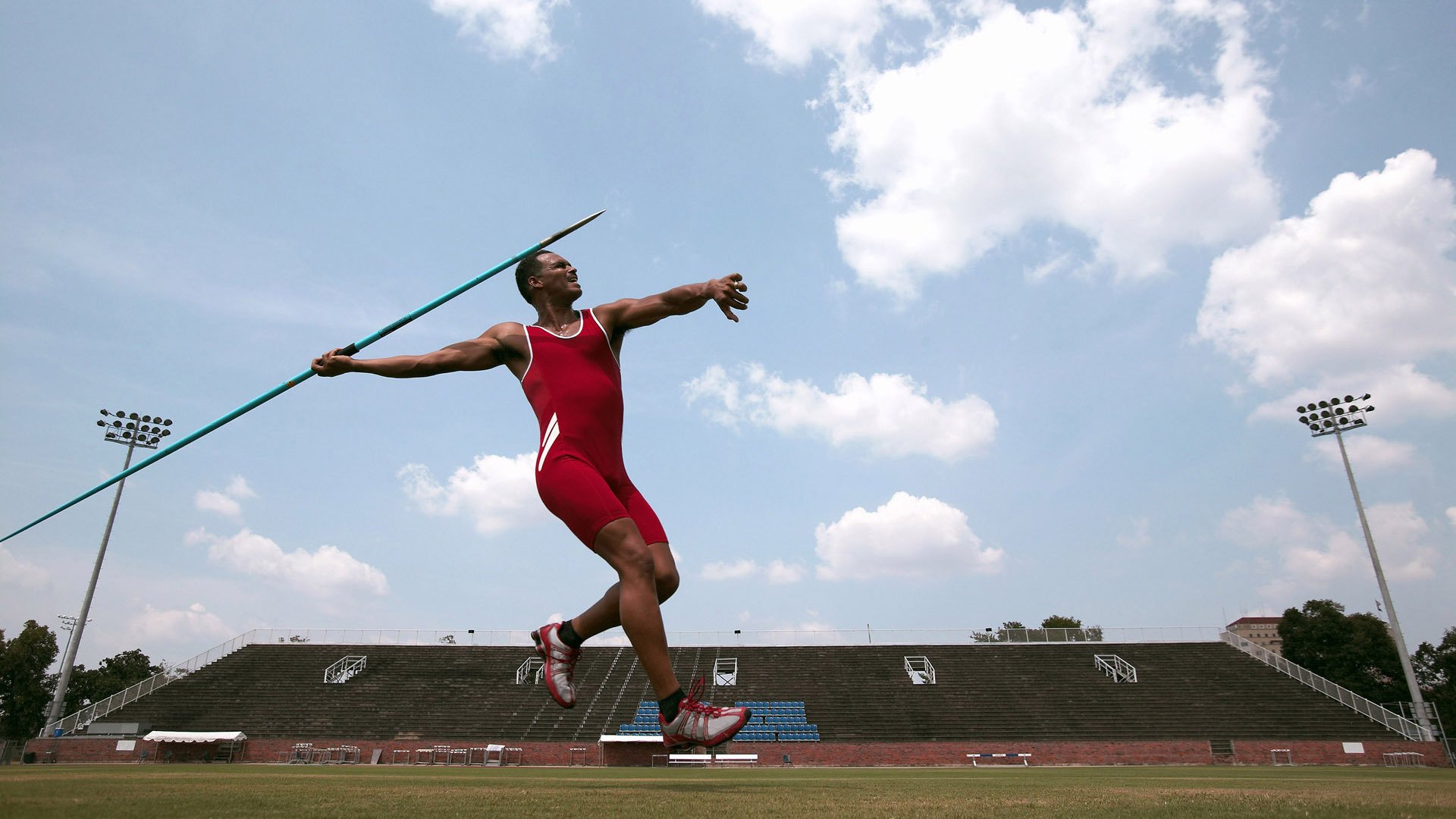 “国内足球青训基地引入虚拟现实技术提升培训效果”，足球职业青训营